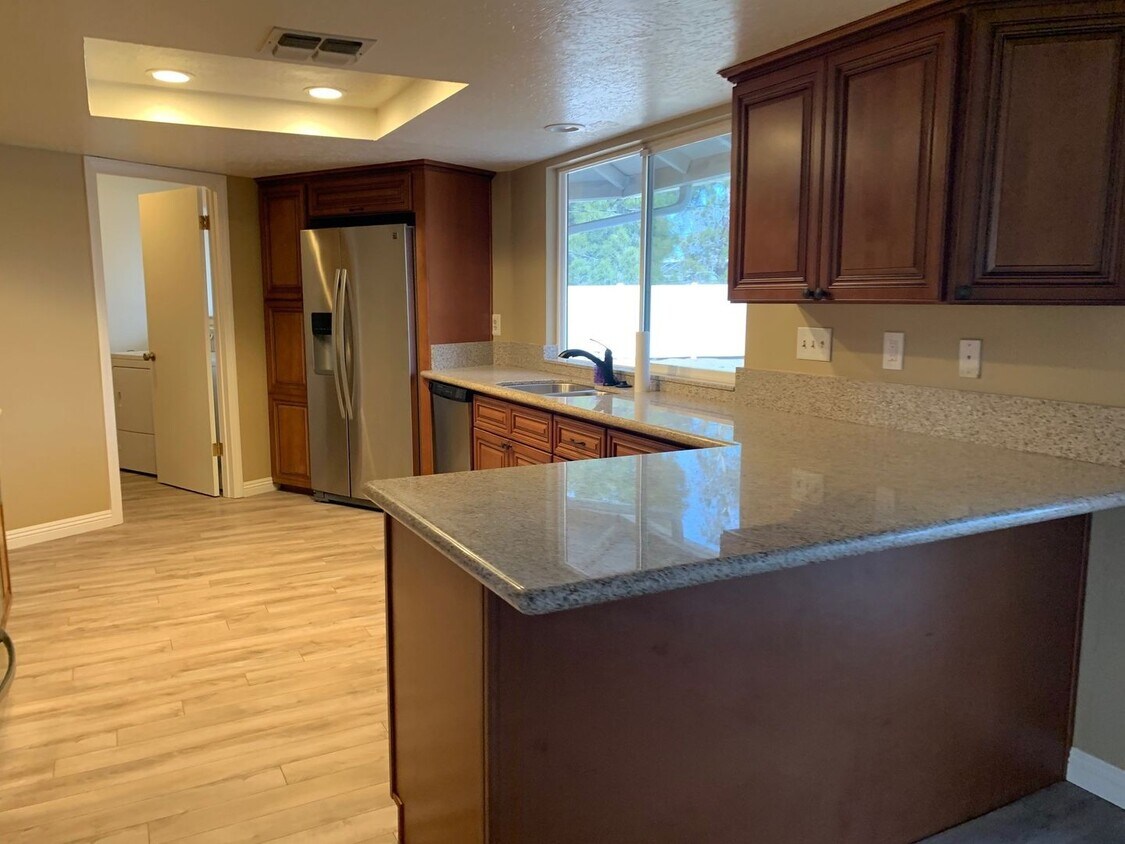 Beautiful Desert Knolls Home Apartments in Apple Valley, CA