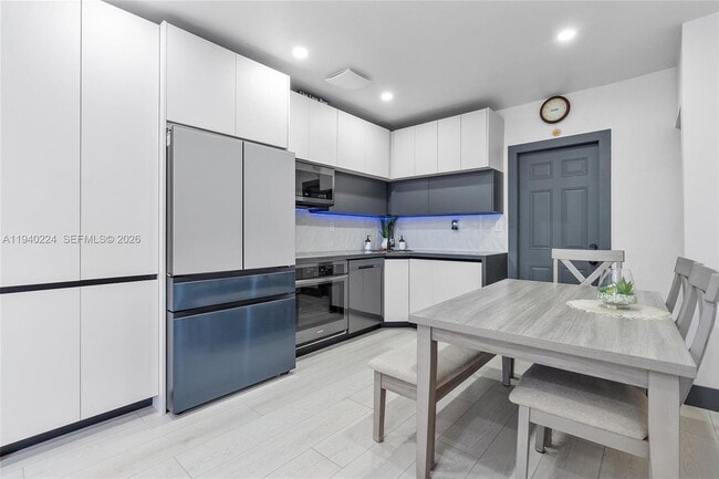 Foto del edificio - 100 NE 71st St