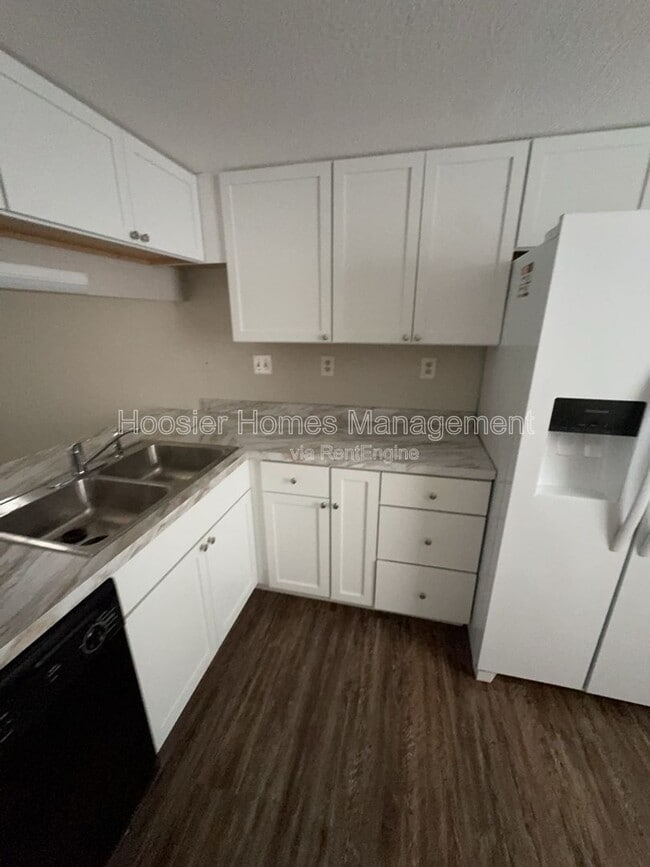 Foto del edificio - 5451 Carlton Ct