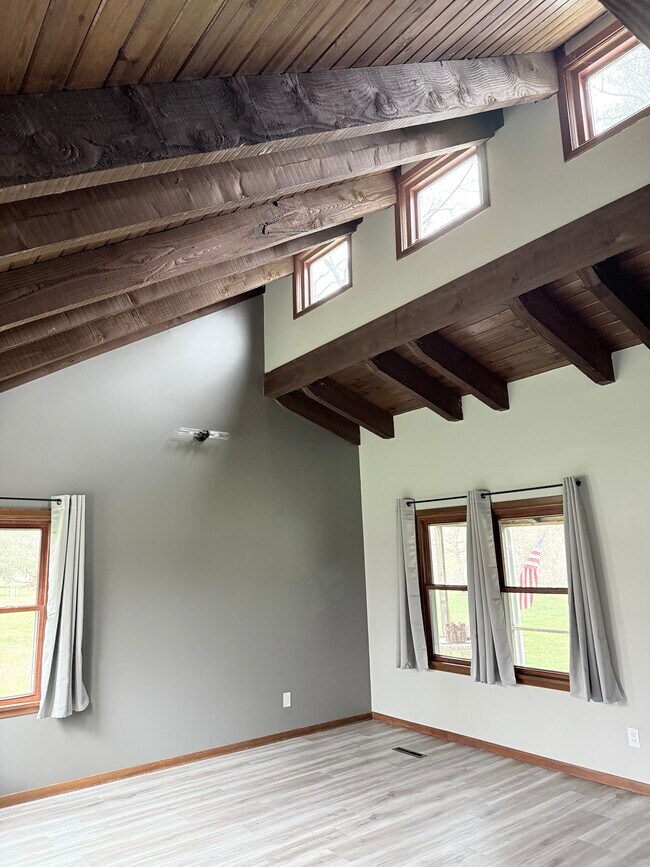 Foto del edificio - 8327 Riverview Rd