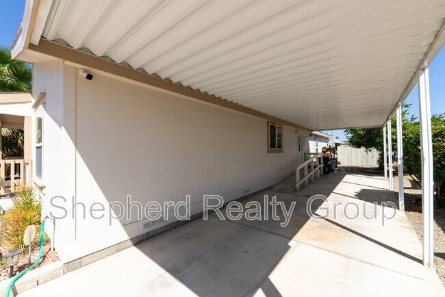 Building Photo - 1530 W Johnston Ave