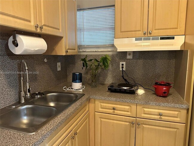 Foto del edificio - 5781 NW 192nd St