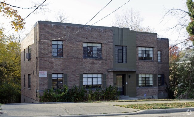 Building Photo - 3723 Woodford Rd