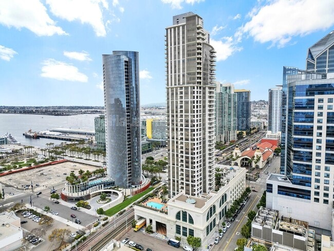Foto del edificio - 700 W E St