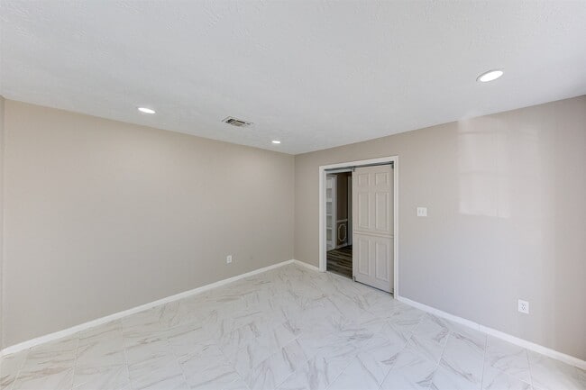 Building Photo - 361 Dawn Hill Dr