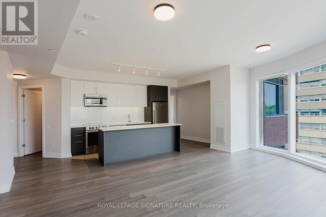 Photo du bâtiment - 2525 Bathurst St