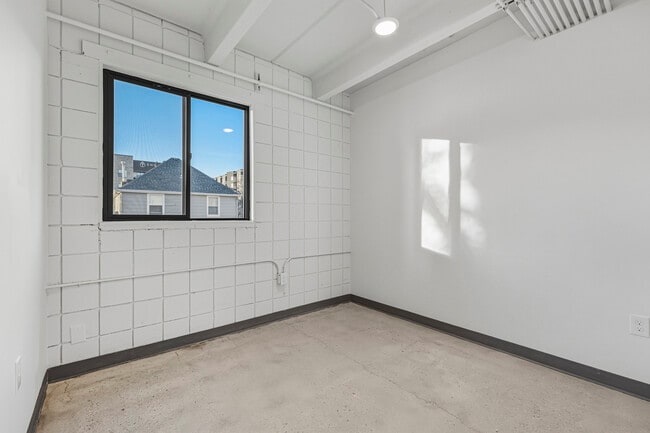 Building Photo - 415 S Weber St