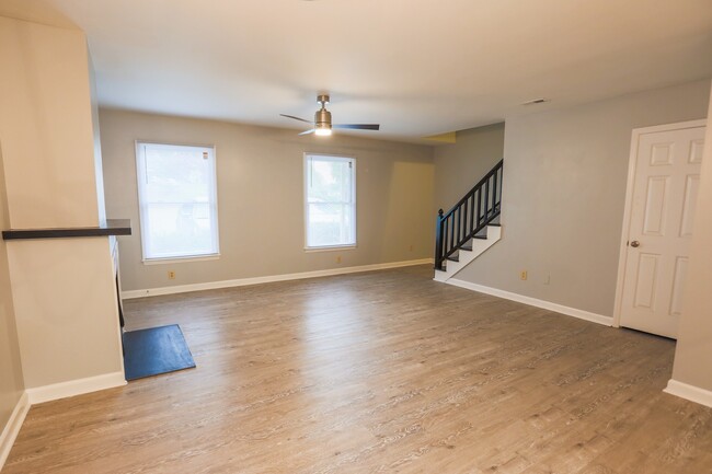 Foto del edificio - Available Early July! Renovated 3 bedroom ...