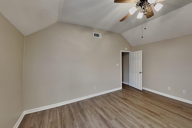 Foto del edificio - 1633 Dexter Ln