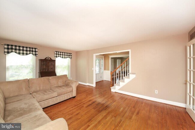 Building Photo - 549 Paterno Dr