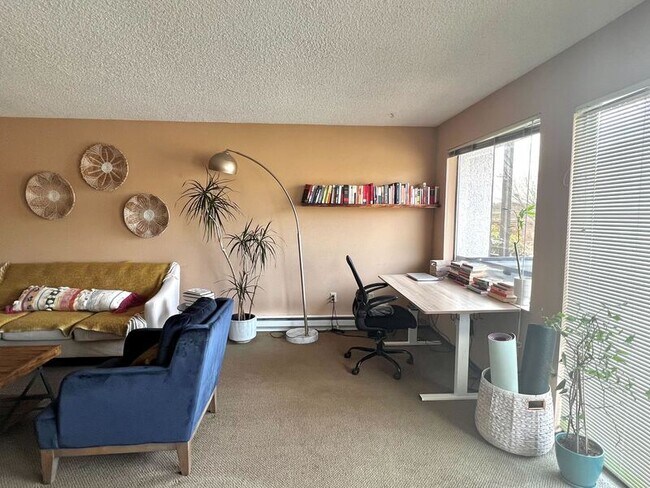 Foto del edificio - 6110 24th Ave NW