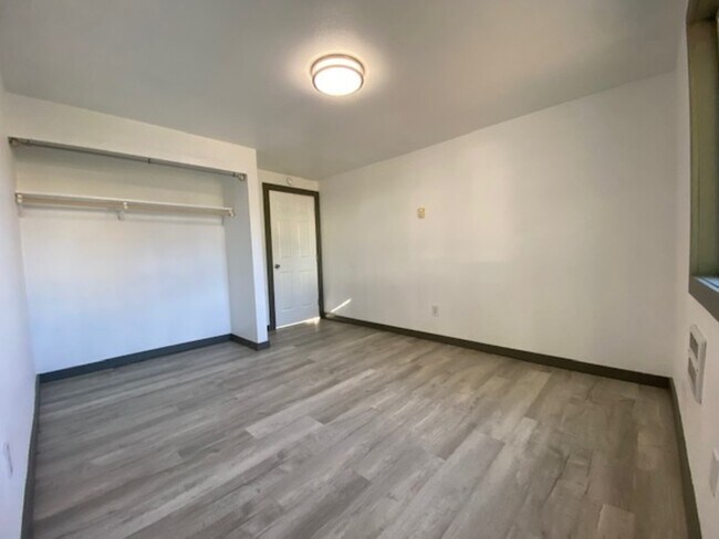 Foto del edificio - 2421 N A St