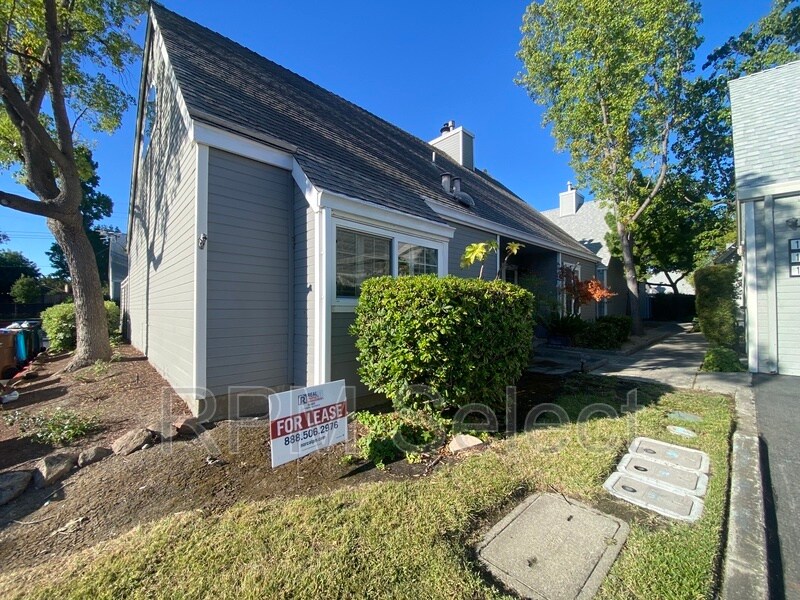 Foto principal - 1686 Somerset Pl