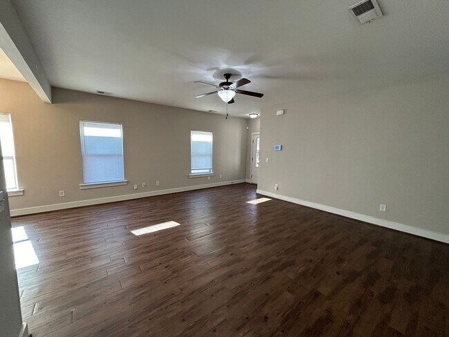 Foto del edificio - Home for Rent in McCalla!! Coming Soon!!!