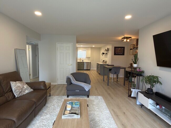 Foto del edificio - 9416 Bay Colony Dr