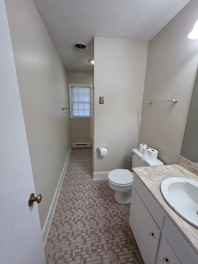 Foto del edificio - 3 BR with Den & Carport!