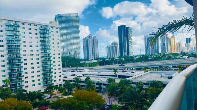 Foto del edificio - 19390 Collins Ave