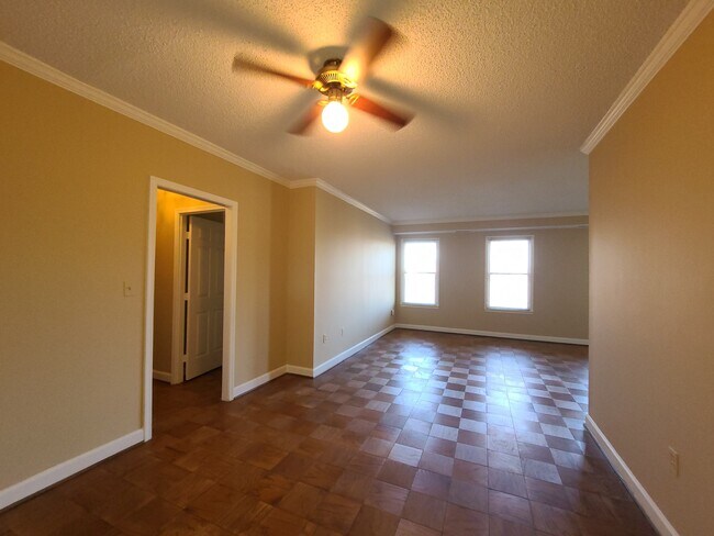 Living dining area - 800 S St Asaph St