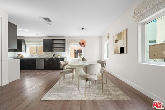 Foto del edificio - 1745 S Barrington Ave