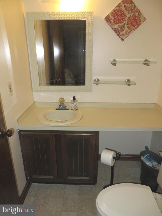 Building Photo - 44761 Woodlake Ct