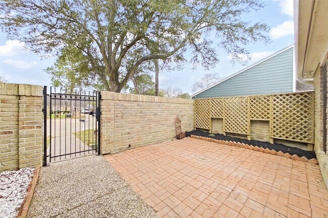 Foto del edificio - 20206 Lake Sherwood Dr