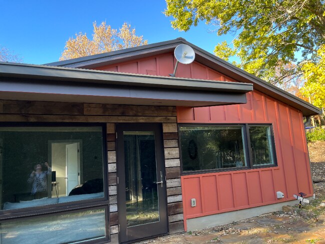 Building Photo - 82 Mt Clare Ave