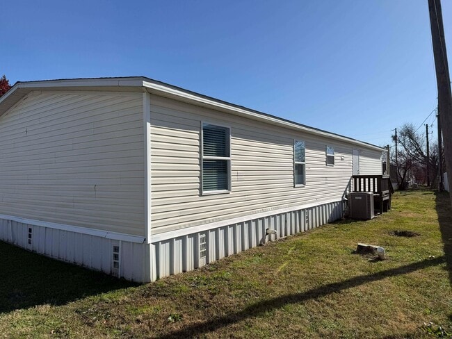 Building Photo - 120 Parma Ct