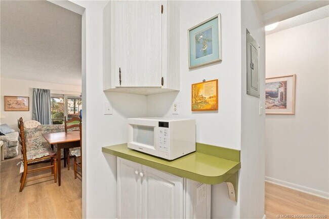 Foto del edificio - 1931 SW Palm City Rd