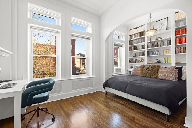 Building Photo - 937 Washington St