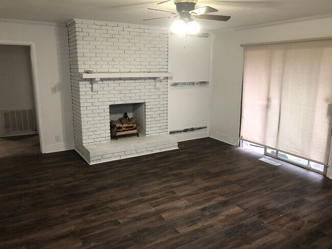 Foto del edificio - 1023 Cynthia Crescent