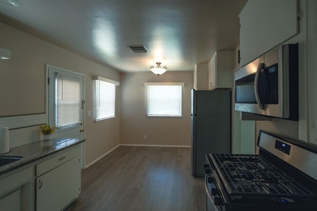 Building Photo - Charming Monrovia Home in a Prime Location!