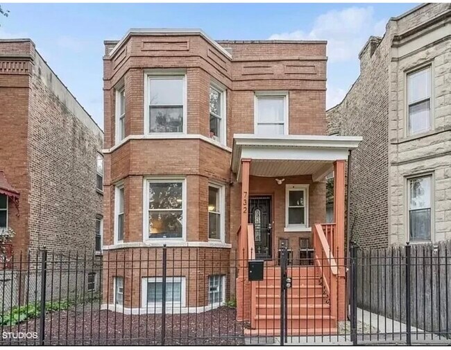 Foto del edificio - 732 N Troy St