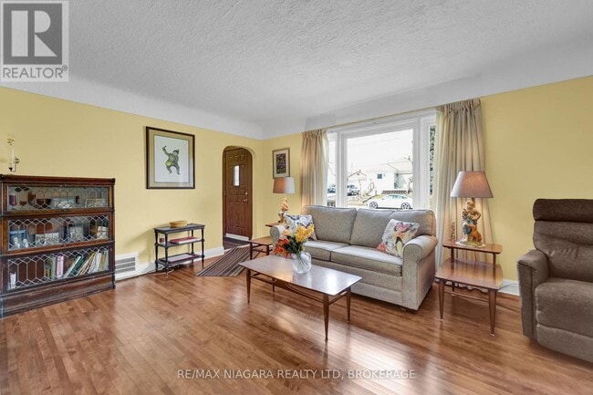 Building Photo - 5428 Inglis Dr