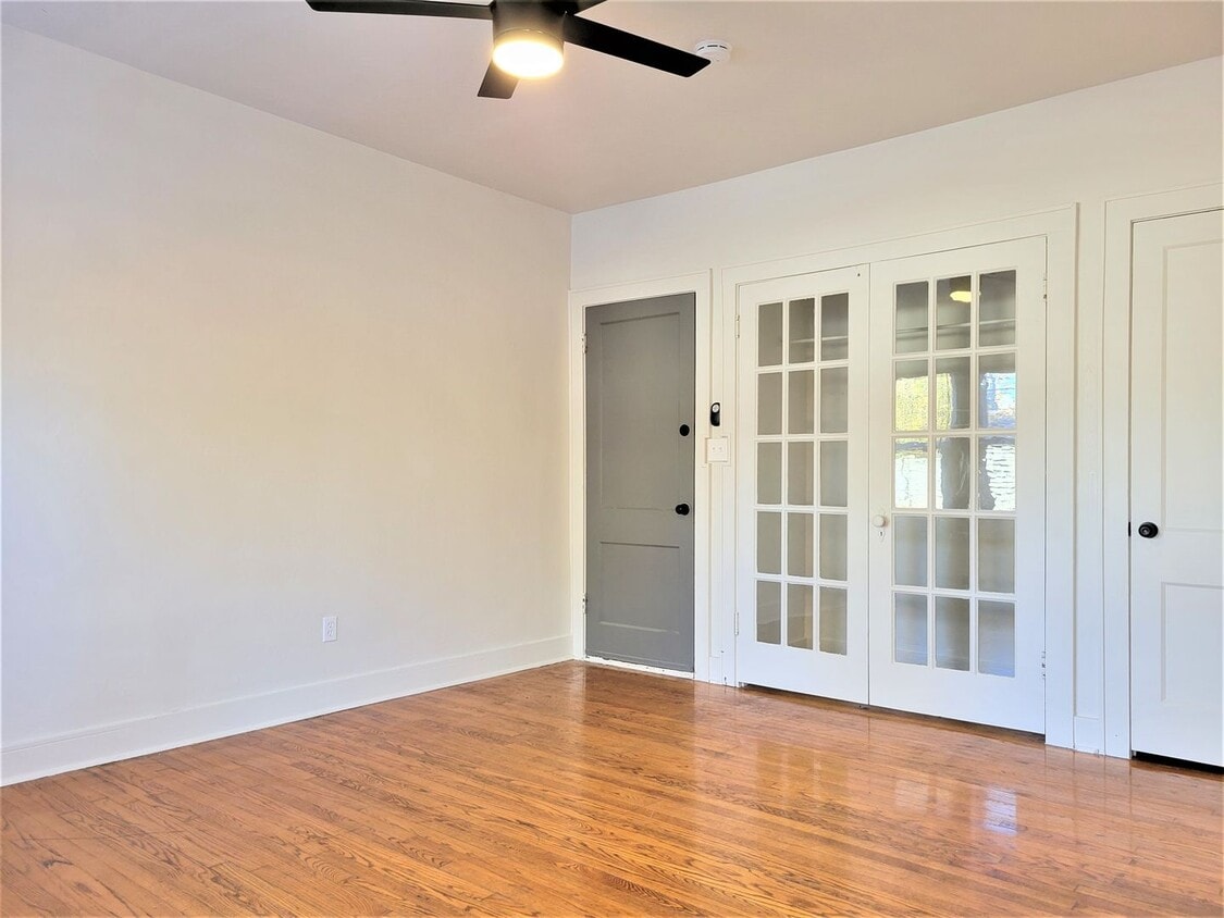 Primary Photo - 723 East Dr