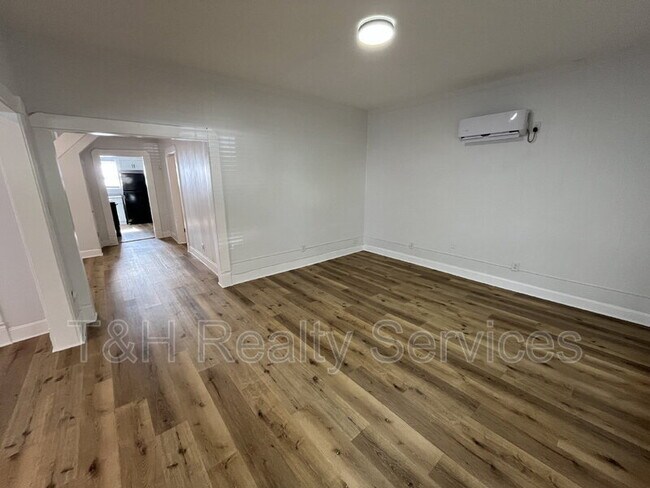 Building Photo - 2114 Webb St