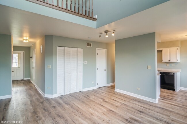 Building Photo - 734 E Whispering Oaks Ct