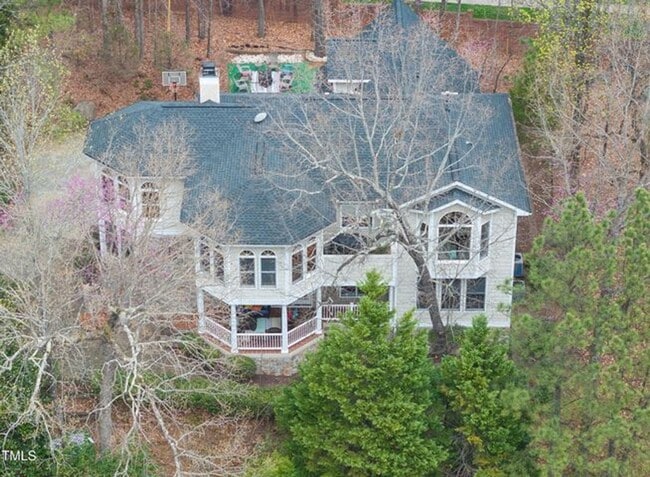 Building Photo - Spacious & Serene 5+ Bedroom Home in Sough...