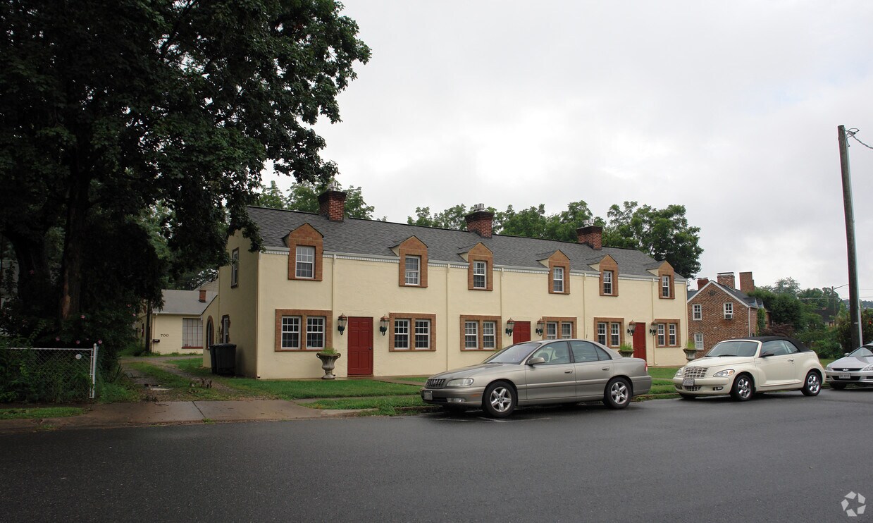 Building Photo - 700 Jackson St