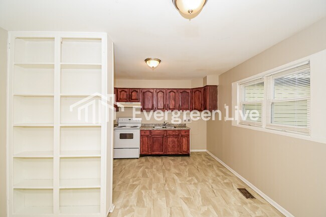 Building Photo - 9819 Bishop Ct