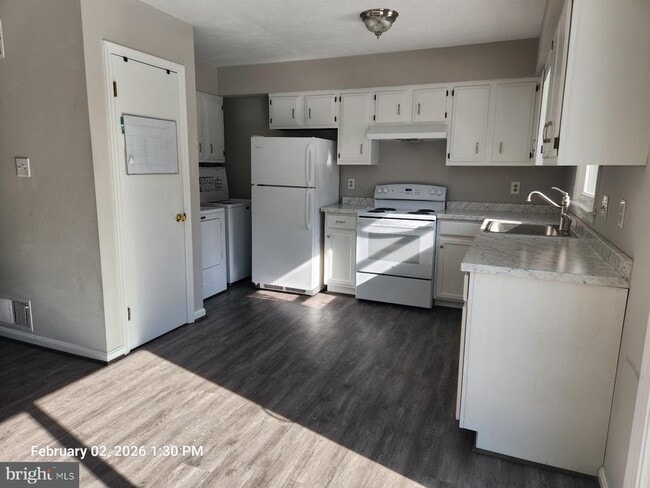 Foto del edificio - 1329 Robinhood Ln