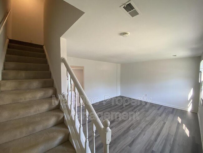 Foto del edificio - 5223 Magnolia Pl