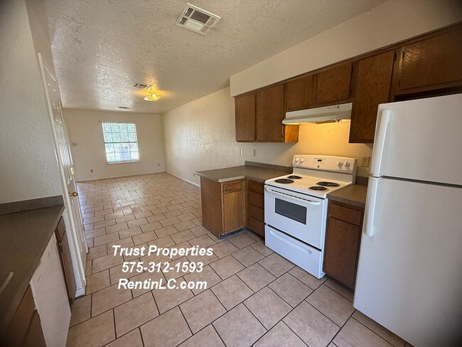 Building Photo - 472 Cll De Oro