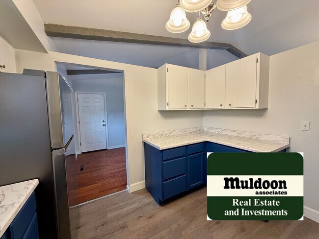 Foto del edificio - 3 Bedroom Tri Level with Spacious Yard 80918