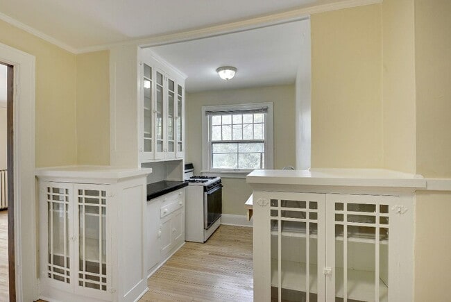 Interior Photo - 108 Pierce St