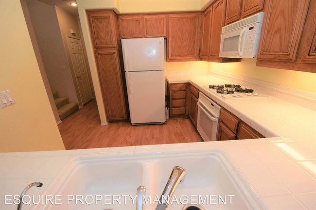 Building Photo - 3 br, 2.5 bath House - 215 CAMINO TOLUCA