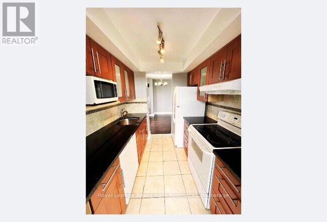 Building Photo - 550-550 Webb Dr