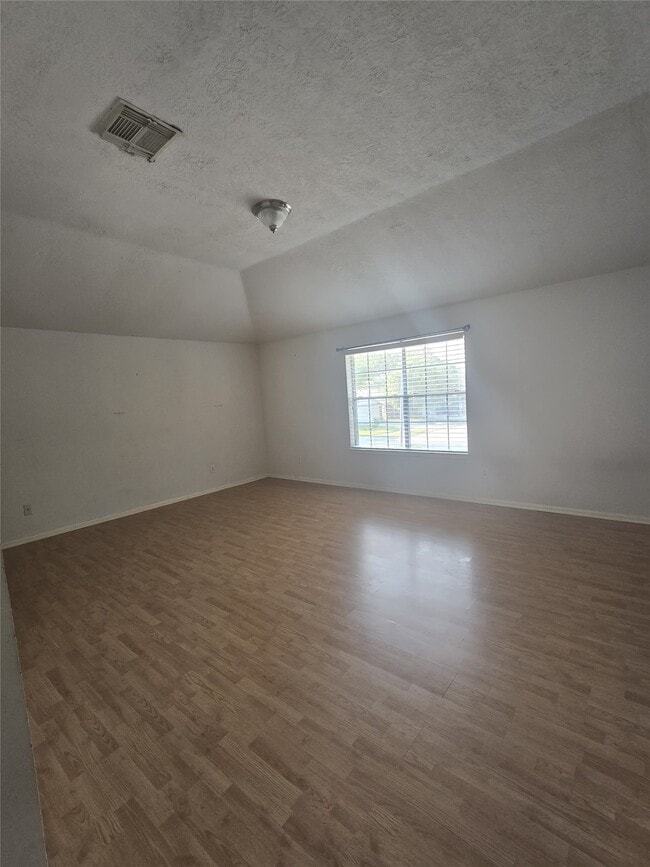 Building Photo - 3006 Greenbriar Springs Dr