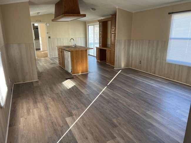 Building Photo - In the KEYS ... Open Floor plan 3 bedroom ...