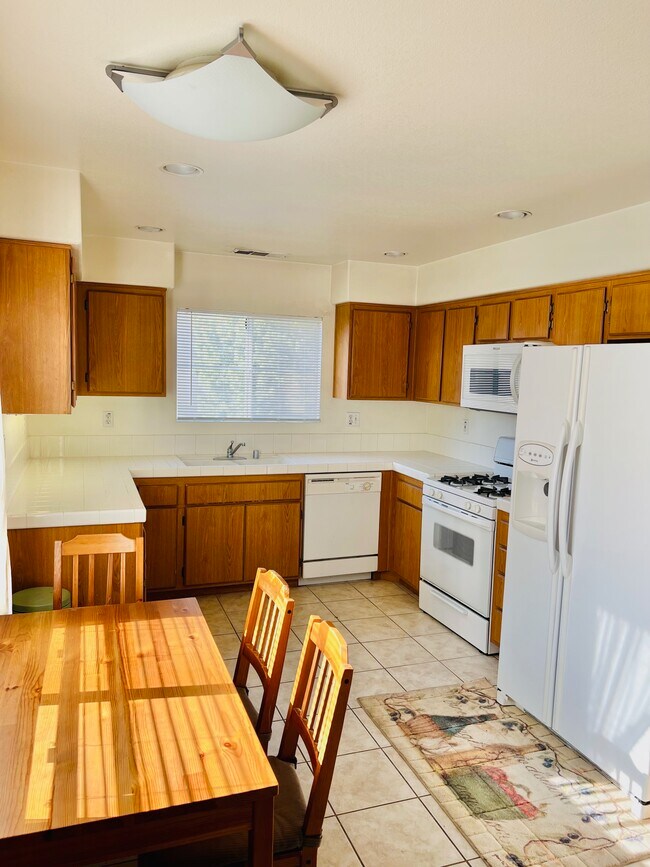 Kitchen - 23148 Colony Park Dr