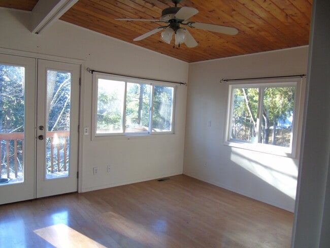 Building Photo - 1708 Sapphire Trail